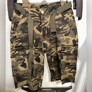 Oversized cargo camo shorts. Brand new with tags! Size Small.